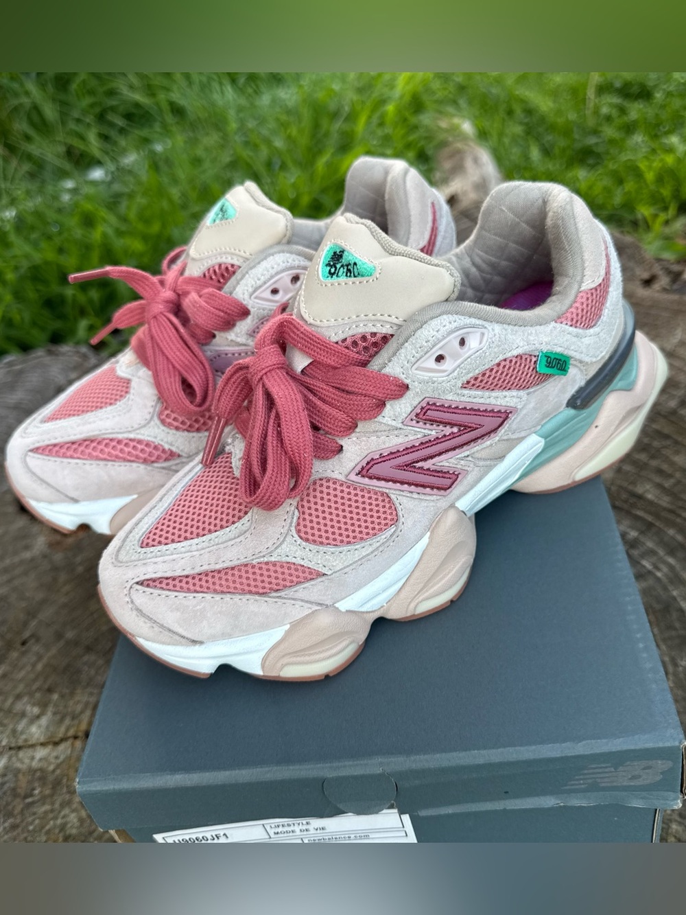 New Balance Women's Pink Coral & Mint Chunky Sneakers Girl size 4.5